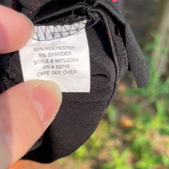 Sparkly Red Rose Pattern Ruffled Blouse - Picture 5 of 10